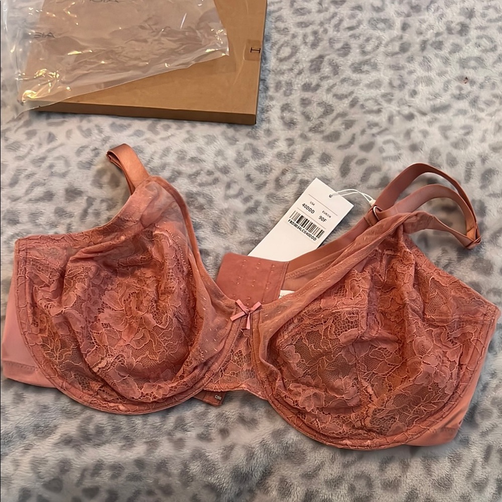 Textured Pink Intimates Bra - Picture 3 of 4